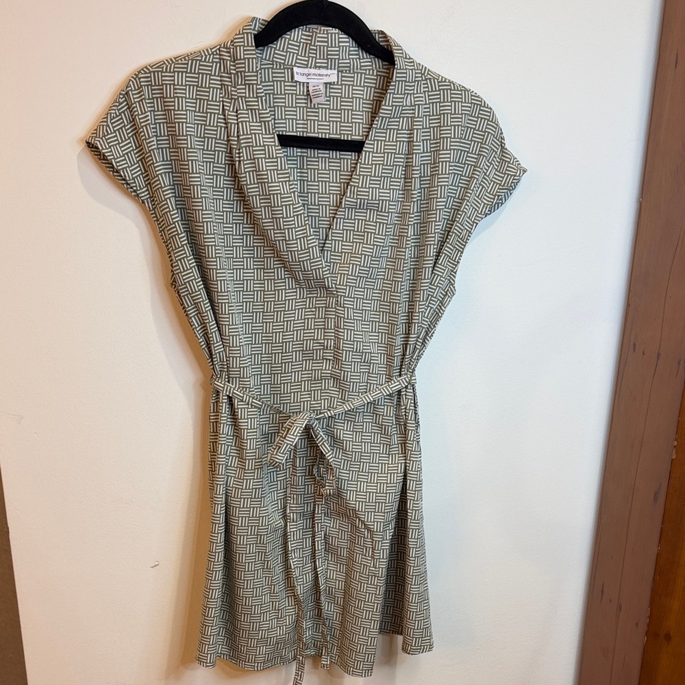Liz Lange Maternity for Target Cream/Olive Green Geometric Top w/Cap Sleeves, M